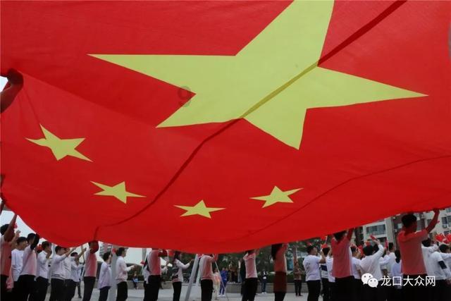 且末公安：民警陪您逛巴扎，烟火气里讲反诈