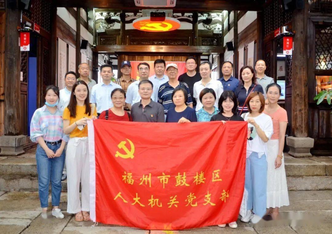 卢靖姗晒孕肚照，看背影完全没有怀孕的样子，怎么做到的？游戏画面